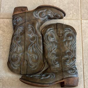 Roper Embroidered Brown Cowboy Boots